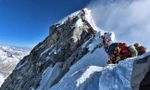 Đường lên đỉnh núi cao nhất thế giới Everest tắc nghẽn kinh hoàng.
