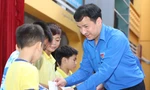 Bí thư Trung ương Đoàn Ngô Văn Cương thăm, tặng quà thiếu nhi các mái ấm ở TPHCM