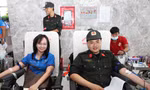 Sinh viên Văn Hiến góp giọt máu tình nguyện trong Tháng Thanh niên 
