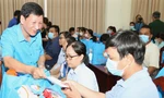 TPHCM tặng quà 1.500 công nhân, gia đình chính sách khó khăn 