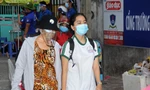 Nỗi lòng phụ huynh trong kỳ thi đặc biệt ở TPHCM