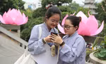 Ngày Phật đản, bạn trẻ đến chùa quy y, tìm hiểu phật pháp, cầu bình an