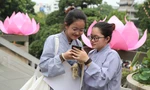Ngày Phật đản, bạn trẻ đến chùa quy y, tìm hiểu phật pháp, cầu bình an