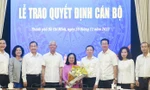 UBND TPHCM công bố quyết định cán bộ