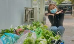 Những cô gái Sài thành gửi thực phẩm thuốc men cho người dân vùng cách ly, phong tỏa