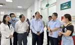 Lãnh đạo TPHCM thăm các nạn nhân bị thương do gãy nhánh cây ở công viên Tao Đàn