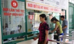 Người dân đăng ký khám bệnh BHYT