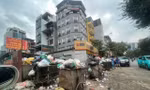 Hà Nội: Bãi vật liệu xây dựng, rác thải bao vây khu dân cư 