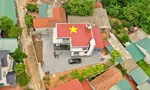Người trẻ Việt 'hô biến' mái nhà thành lá cờ Tổ quốc