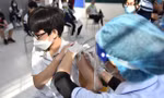 Hà Nội tiêm vắc xin phòng COVID-19 cho học sinh lớp 7, 8 sáng 30/11. Ảnh: Nhật Thanh