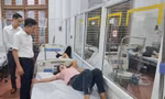 Vụ 350 công nhân nghi ngộ độc ở Vĩnh Phúc: Đình chỉ ngay bếp ăn, tập trung điều trị 