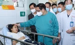 Thủ tướng Phạm Minh Chính thăm hỏi bệnh nhân đang điều trị tại BV Bạch Mai.