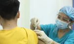 Thứ trưởng Bộ Y tế: Tiêm vắc xin ngừa COVID cho trẻ em sẽ thực hiện từng bước, thận trọng