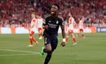 Vinicius Jr ăn mừng bàn thắng.