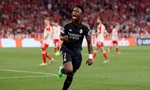 Vinicius Jr ăn mừng bàn thắng.