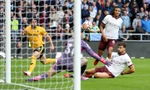 Man City bại trận trước Wolves