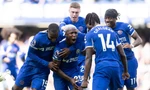 Các cầu thủ Chelsea chia vui cùng Caicedo.