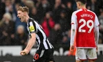 Anthony Gordon là người hùng của Newcastle trong trận đại chiến với Arsenal