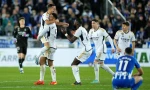 Real Madrid ăn mừng chiến thắng trước Alaves ở lượt đi.