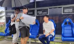 HLV Shin Tae-yong đóng phim ở Indonesia.