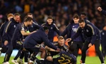 Các cầu thủ Real Madrid ăn mừng sau khi loại Man City khỏi UEFA Champions League.