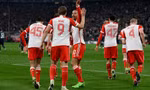 Kane tỏa sáng giúp Bayern Munich đi tiếp.
