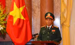 Tổng Bí thư, Chủ tịch nước trao Quyết định thăng quân hàm cho 2 tướng lĩnh quân đội. Ảnh QĐND