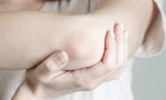 Vì sao bác sỹ khuyên chúng ta nên chú ý bảo vệ khuỷu tay? 
