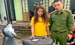Bị phát hiện trộm tiền, 'nữ quái' kéo lê cụ bà bán rau hàng chục mét hòng tháo chạy