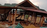 Mưa đá, dông lốc làm sập nhiều nhà dân ở xã biên giới Quảng Nam