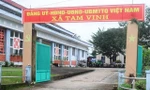 Nhiều người dân xã Tam Vinh, huyện Phú Ninh (Quảng Nam) rơi cảnh dở khóc dở cười khi đạp xe cả mấy cây số, chờ cả buổi rồi nhận vài nghìn đồng tiền hỗ trợ do bão.