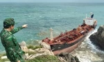 Trục vớt xác tàu King Rich trôi dạt trên vùng biển Cù Lao Chàm