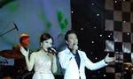 MC Hoài Anh hát say sưa trên sân khấu live show