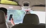 Cộng đồng mạng 'thót tim', bất bình trước hành vi của tài xế xe khách