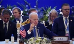Tổng thống Mỹ Biden lắng nghe bài phát biểu của Ngoại trưởng Nga Lavrov