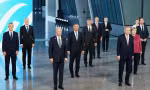 Một xe điện bị hư hỏng sau đợt tấn công vào Kharkiv ngày 15/6. (Ảnh: Reuters)