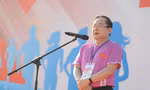 Nhà báo Lê Xuân Sơn, Tổng Biên tập báo Tiền Phong, đồng Trưởng ban Tổ chức giải Vô địch Quốc gia marathon và cự ly dài báo Tiền Phong lần thứ 63 năm 2022 phát biểu khai mạc. Ảnh: Dương Triều