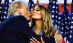 Bộ váy 6.900 USD của bà Melania mừng ông Trump thắng cử