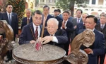 Tổng Bí thư Nguyễn Phú Trọng dâng hương tại Hoàng thành Thăng Long