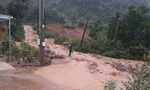 Lũ bất ngờ từ trên đồi đổ xuống khiến một bé gái tử vong