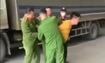 Cảnh sát khống chế tài xế xe tải chém chết người ở Sơn La