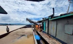 Phát hiện nhiều tàu cát hoạt động trái phép trên sông Đà