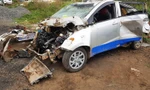 Chiếc taxi bể nát sau vụ tai nạn