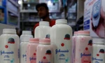 Phấn rôm trẻ em Johnson's Baby Powder được bán ở nhiều nước, trong đó có Việt Nam. Ảnh" Livemint.