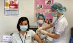 Tiêm vắc-xin ngừa COVID-19 cho nhân viên y tế tại Bắc Ninh. Ảnh: Tuấn Dũng 