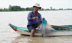 Chơi vơi mùa nước nổi: Đồng Tháp Mười 'đói' tôm, cá 