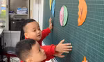 Nhiều trường có mức thu phí học trực tuyến khác nhau Ảnh: Quỳnh Anh 