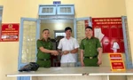 Thiếu tá Công an Quảng Ngãi trả lại gần 100 triệu đồng cho người chuyển nhầm