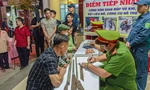 Người dân Đà Nẵng xếp hàng dài giao nộp vũ khí 'nóng'