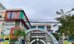 Nhiều phụ huynh bậc mầm non, tiểu học vẫn còn tâm lý lo sợ, e ngại vì con em chưa được tiêm vaccine nên chưa muốn cho con đến trường.